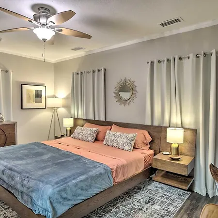 Bright Bungalow G In Dallas With Outdoor Patio!